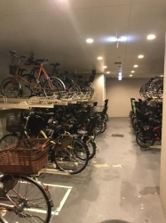 　雨や盗難から自転車を守る屋内駐輪場・バイク置場