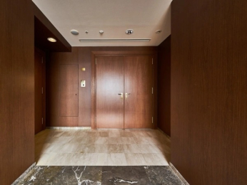 　ワンフロア独占住戸なのでエレベーターホールも独占利用。