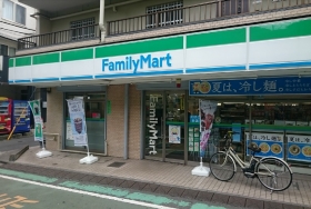 　ファミリーマート 新宿大久保二丁目店　徒歩3分。徒歩4分圏内に4種類のコンビニがあります。