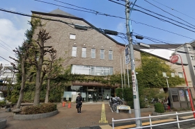 　新宿区役所　特別出張所若松町　徒歩7分です。
