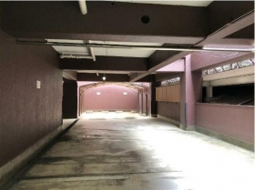 　地下の平置き駐車場
