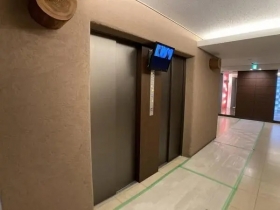 　エレベーターには中の様子を確認できるモニター付き