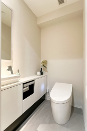 　温水洗浄機能付きトイレは2箇所設置されています。