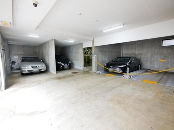 　敷地内には駐車場・駐輪場も設置されています。