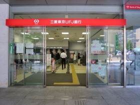 　三菱ＵＦＪ銀行　麹町中央支店　徒歩1分です。