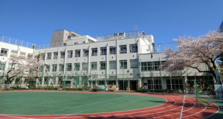 　「新宿区立　江戸川小学校」学区域　徒歩６分の立地です。