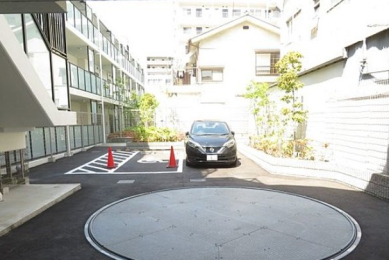 　駐車場もあります。月額30000円から33000円にてご利用可能です。