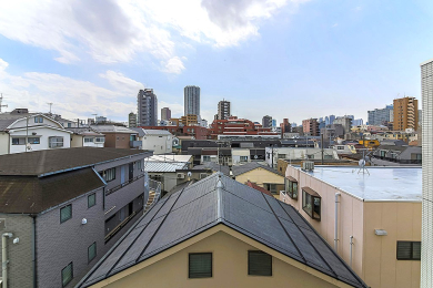 　最上階につき陽当り・眺望良好！新宿のビル群が見えます。