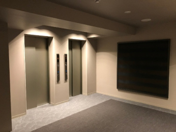 　エレベーターは複数基ありお部屋への移動がスムーズにできます。