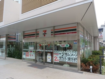 　セブンイレブン 新宿富久町店　徒歩4分です。