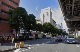 　神田川目の前の目白通り沿いに立地します。