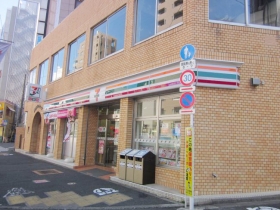 その他　セブン‐イレブン　新宿曙橋駅西店　徒歩4分です。