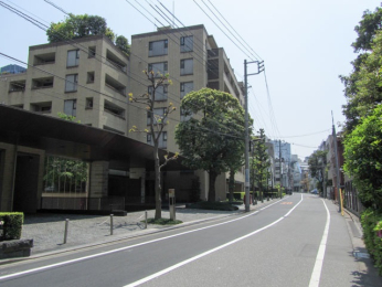 　静かな環境でありつつ5路線利用できる飯田橋駅最寄りで通勤通学にも便利です。
