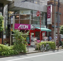 　まいばすけっと牛込神楽坂駅西店　徒歩2分です。