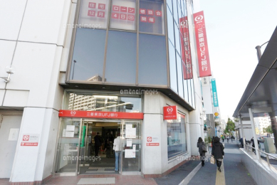 　三菱UFJ銀行 春日町支店　徒歩11分です。