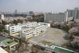 　「新宿区立　東戸山小学校」学区域　徒歩６分の立地です。
