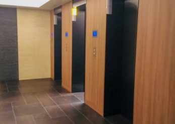 　エレベーター複数基完備で世帯数の多いタワーマンションでも安心です。