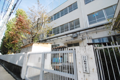 　「文京区立　柳町小学校」学区域　徒歩3分の立地です。