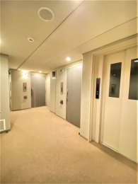 　共用廊下は、ホテルライクな内廊下設計で高級感があります！