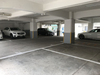 　敷地内平置き駐車場完備