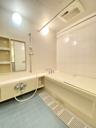 　1620サイズのバスルーム。浴室乾燥機付です。