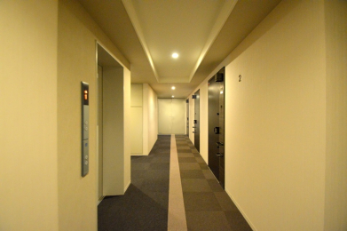 　プライバシーを配慮したホテルライクな内廊下設計。