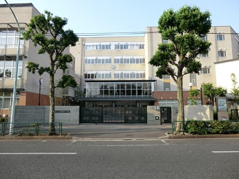 　「新宿区立西早稲田中学校	」学区域　徒歩13分です。