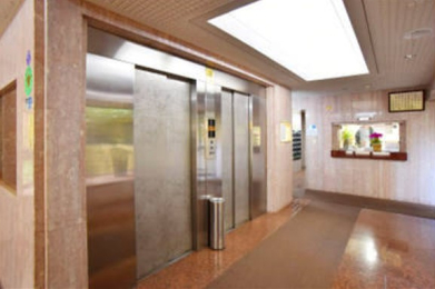 　エレベーターは２基あり忙しい時間も混雑を避けられます。