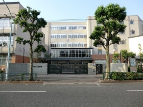 　「新宿区立　西早稲田中学校」学区域　徒歩16分です。