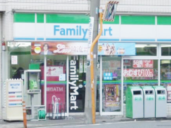 　ファミリーマート　都営線若松河田駅店　徒歩5分です。