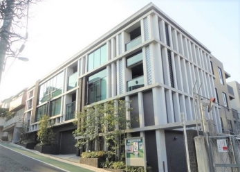 現地外観写真　3階建デザイナーズマンション「シティハウス文京小日向」のご紹介です。