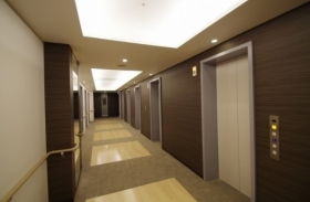 　エレベーターも複数基で世帯数の多いタワーマンションでも安心です。