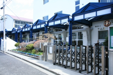 　「新宿区立　牛込第一中学校」学区域　徒歩10分です。