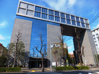 　マンション横には「新宿コズミックスポーツセンター」があり手軽に運動不足を解消できます。