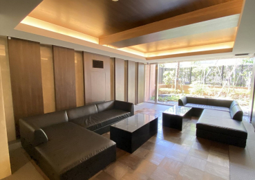 �@���낰�郍�r�[�B��[�����{�̎l�G�́u�ʁv��ؒ�ɂ��\�����܂����B