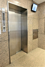 �@�G���x�[�^�[���͖h�ƃJ���������B