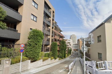 �@�_�y��G���A�̍���̒��ł������������ՐÂȏZ��X�Ɉʒu���܂��B